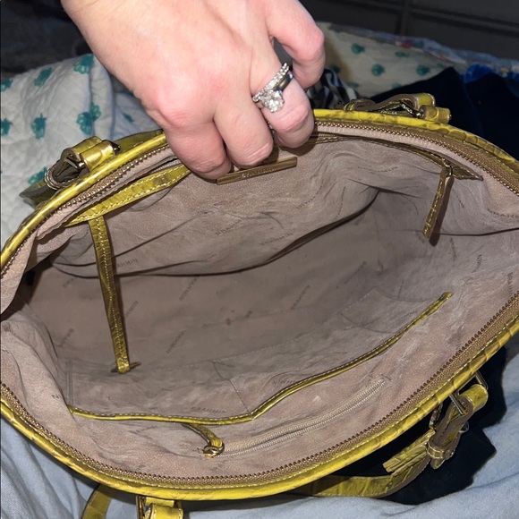 Brahmin Great condition! Hard to find! Lime Embossed medium Asher Tote 🔥🔥👀 - Picture 6 of 12